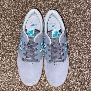 New Balance 425 Shoes